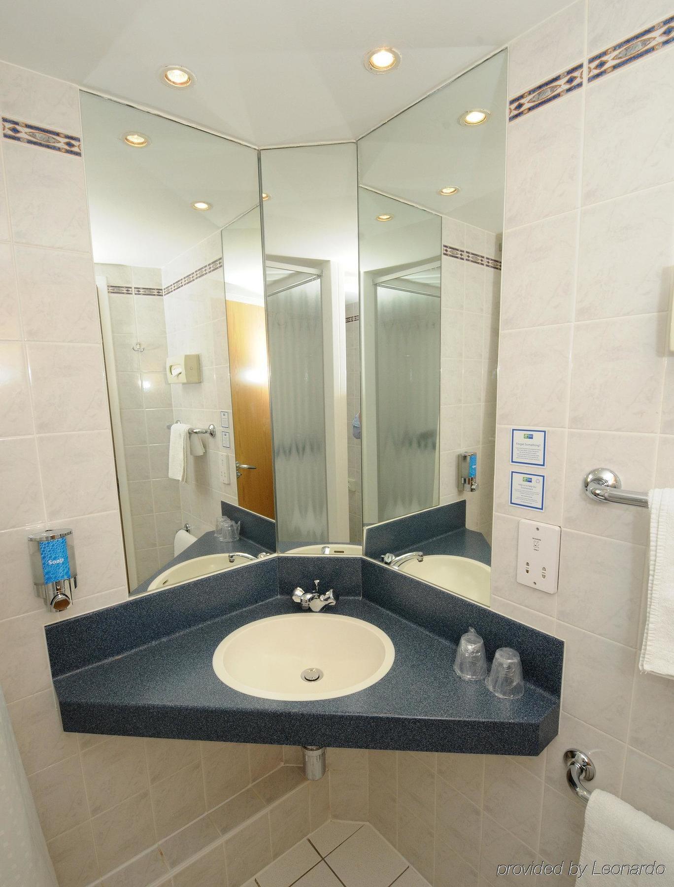 Express Manchester - Salford Quays By Ihg Hotel 3*