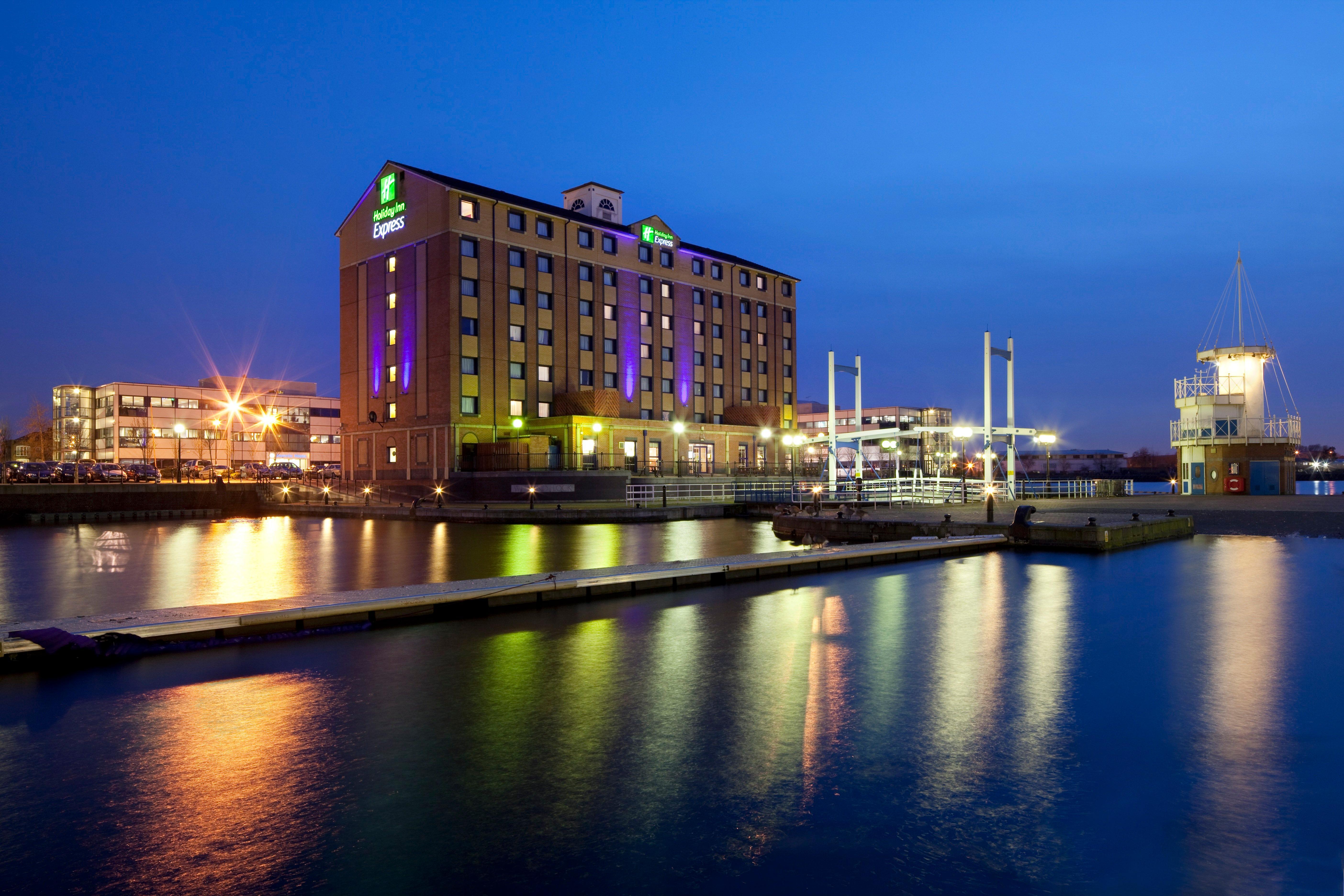 Express Manchester - Salford Quays By Ihg Hotel