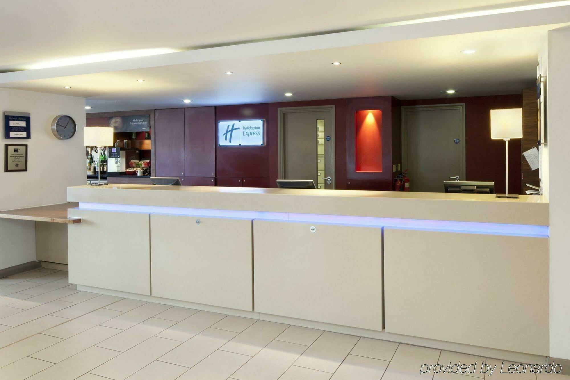Express Manchester - Salford Quays By Ihg Hotel